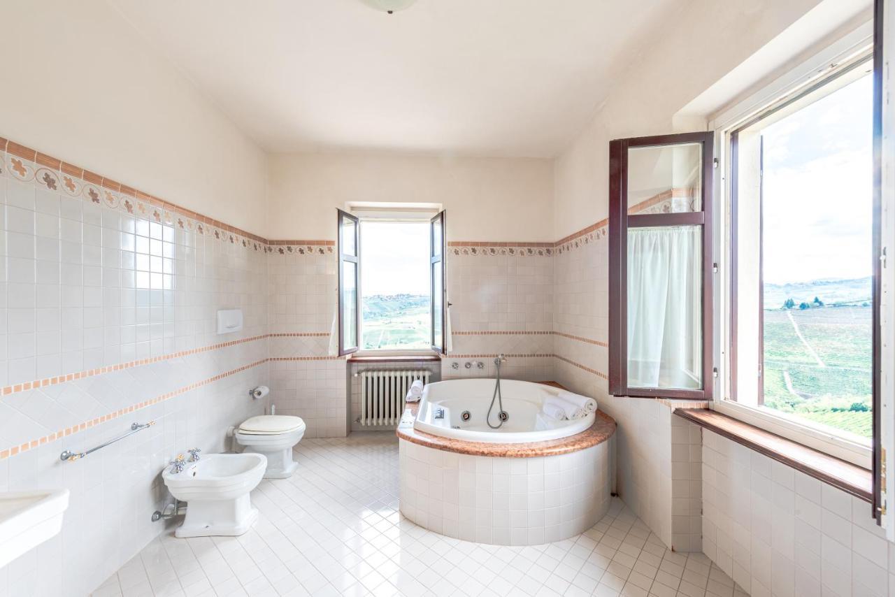 Villa Bricco Paglieri, Entire Villa Alba  Bagian luar foto