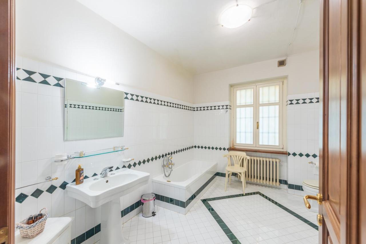 Villa Bricco Paglieri, Entire Villa Alba  Bagian luar foto