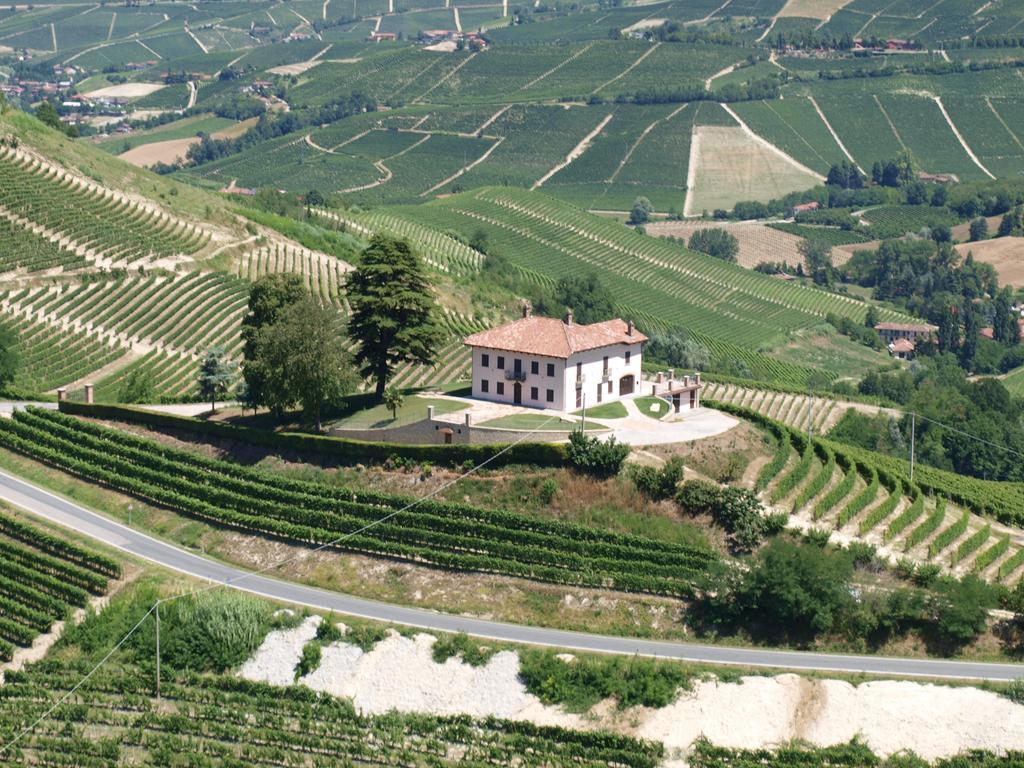 Villa Bricco Paglieri, Entire Villa Alba  Bagian luar foto